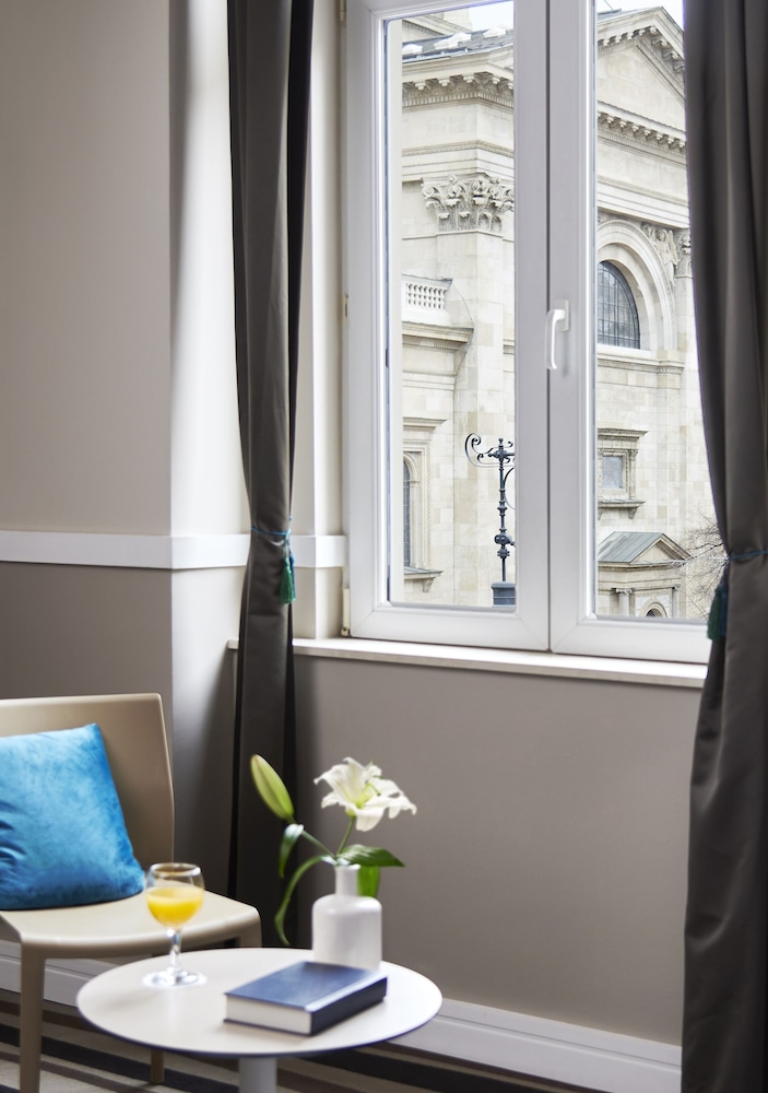 Suite, 2 Bedrooms, City View - Photo 11