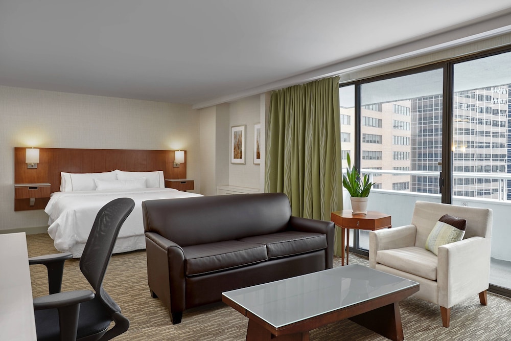 Junior Suite, 1 King Bed - Photo 1