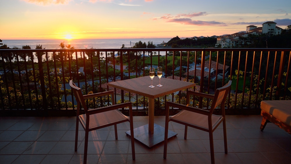 Club Deluxe with Sunset View, with Club Service, Non Smoking - Adult Only 13 or over - Photo 11
