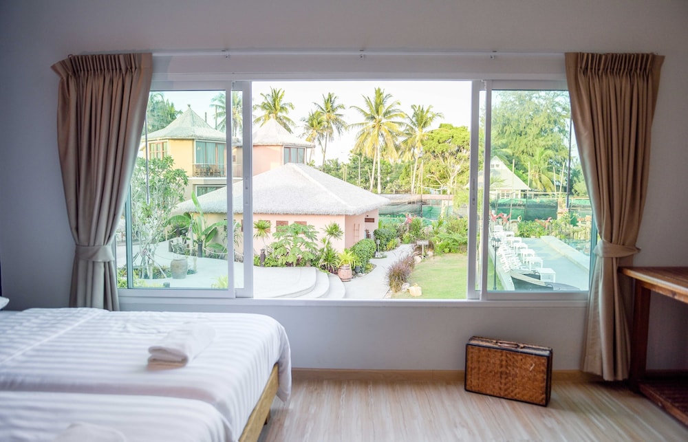 Duplex Suite Poolside - Photo 17