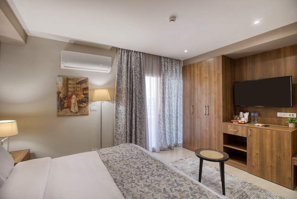King Room with Pyramids View