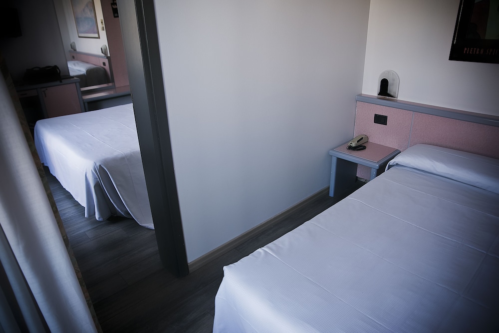 Double Room Single Use, Accessible photo 1