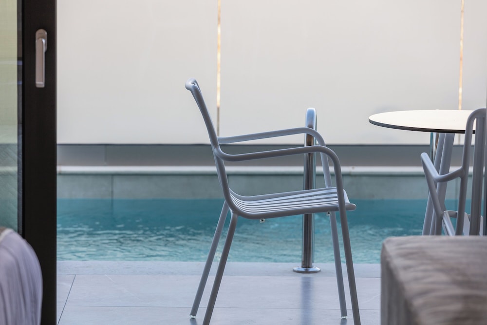 Superior Room with Sharing Pool
