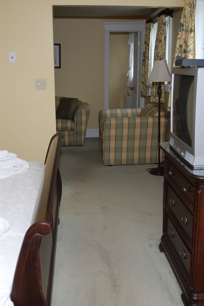 Luxury Suite, 1 King Bed, Jetted Tub photo 3