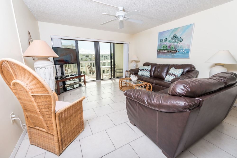 Condo, 2 Bedrooms, Ocean View photo 3