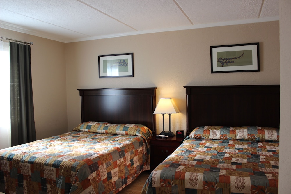 Queen Suite with Two Queen Beds and Gulf View - Ground Floor photo 3