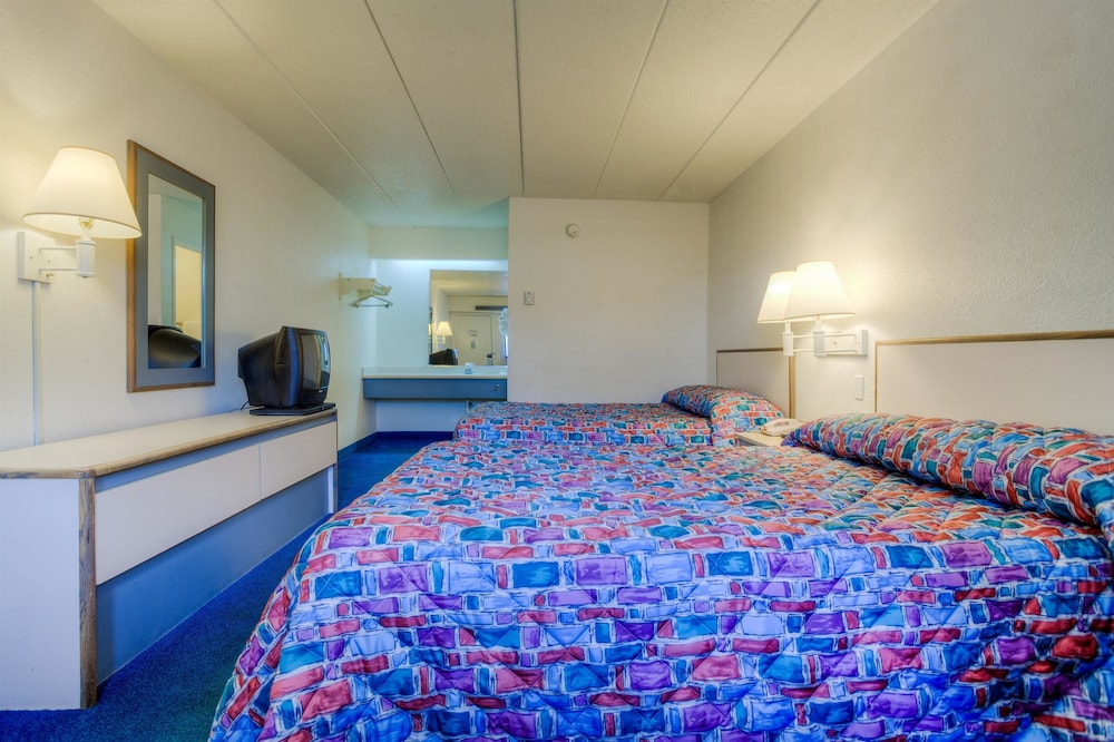 Standard Room, 2 Double Beds, Non Smoking photo 2