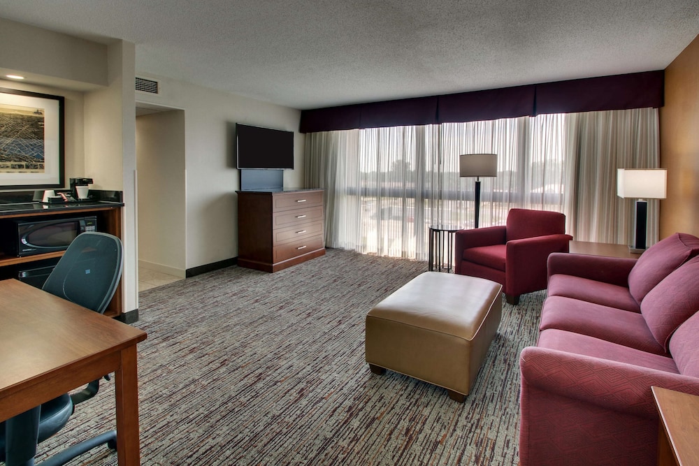 Deluxe Suite, 1 King Bed with Sofa bed, Refrigerator & Microwave (2 Rooms, Oversized, Upper Floor)