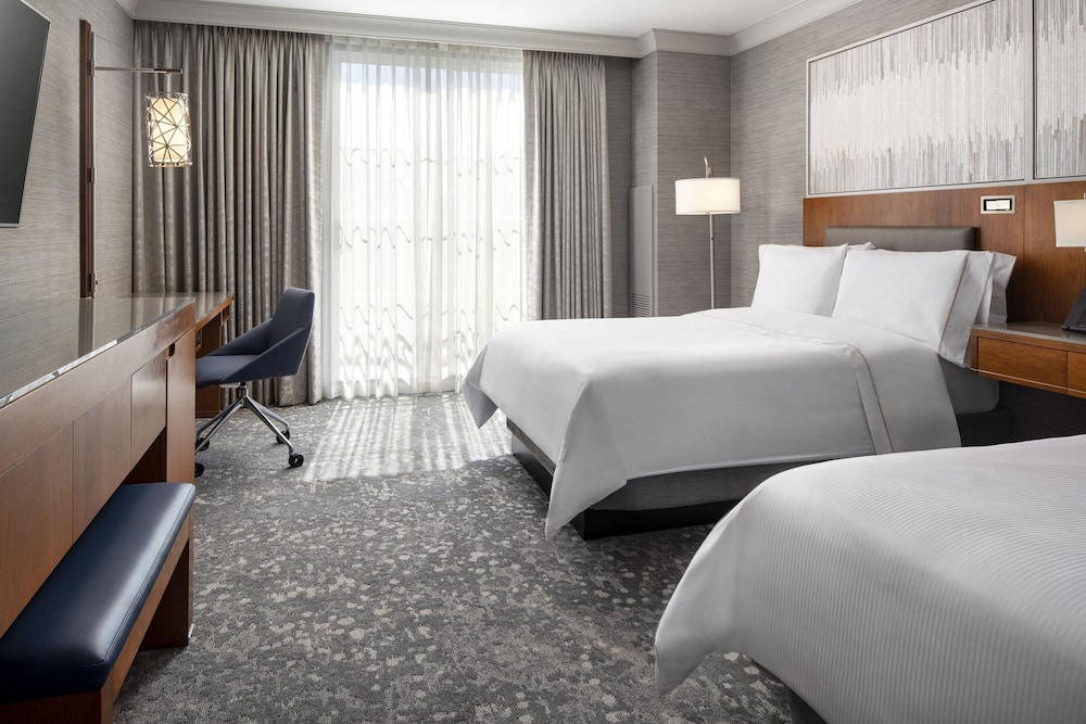 Suite, 2 Double Beds, Balcony (Mobility Accessible, Tub) - Photo 3