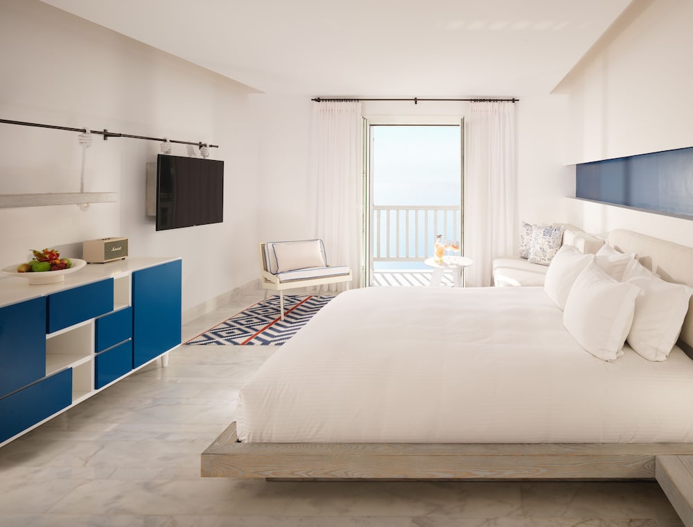 Room (Panoramic Retreat)
