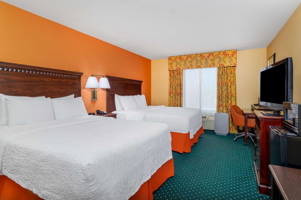Premium Room, 2 Queen Beds, Non Smoking - Photo 4