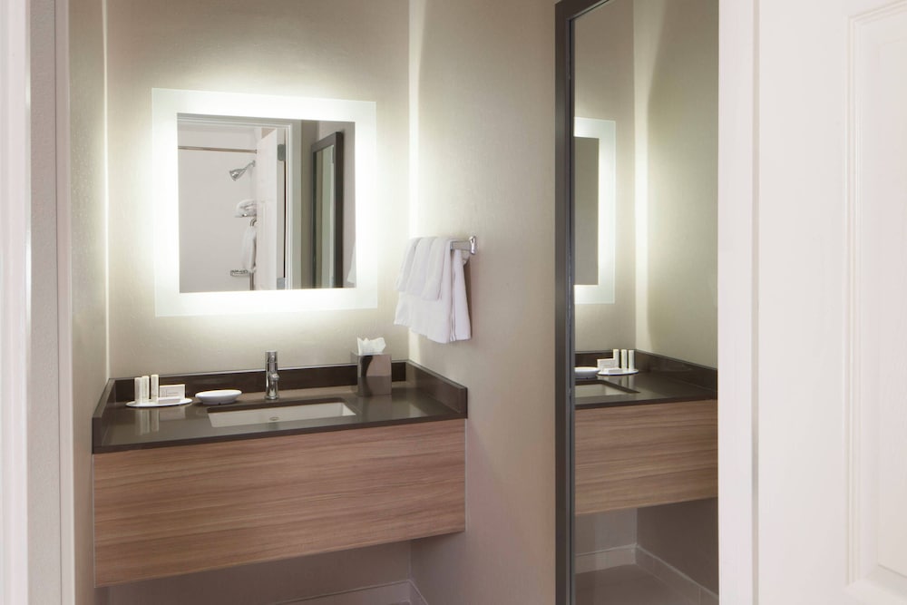 Suite, Multiple Beds - Photo 6