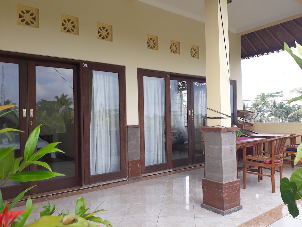 Family Room, 2 Bedrooms photo 2