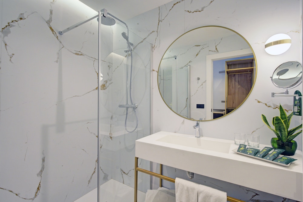 Superior Triple Room (View) - Photo 2