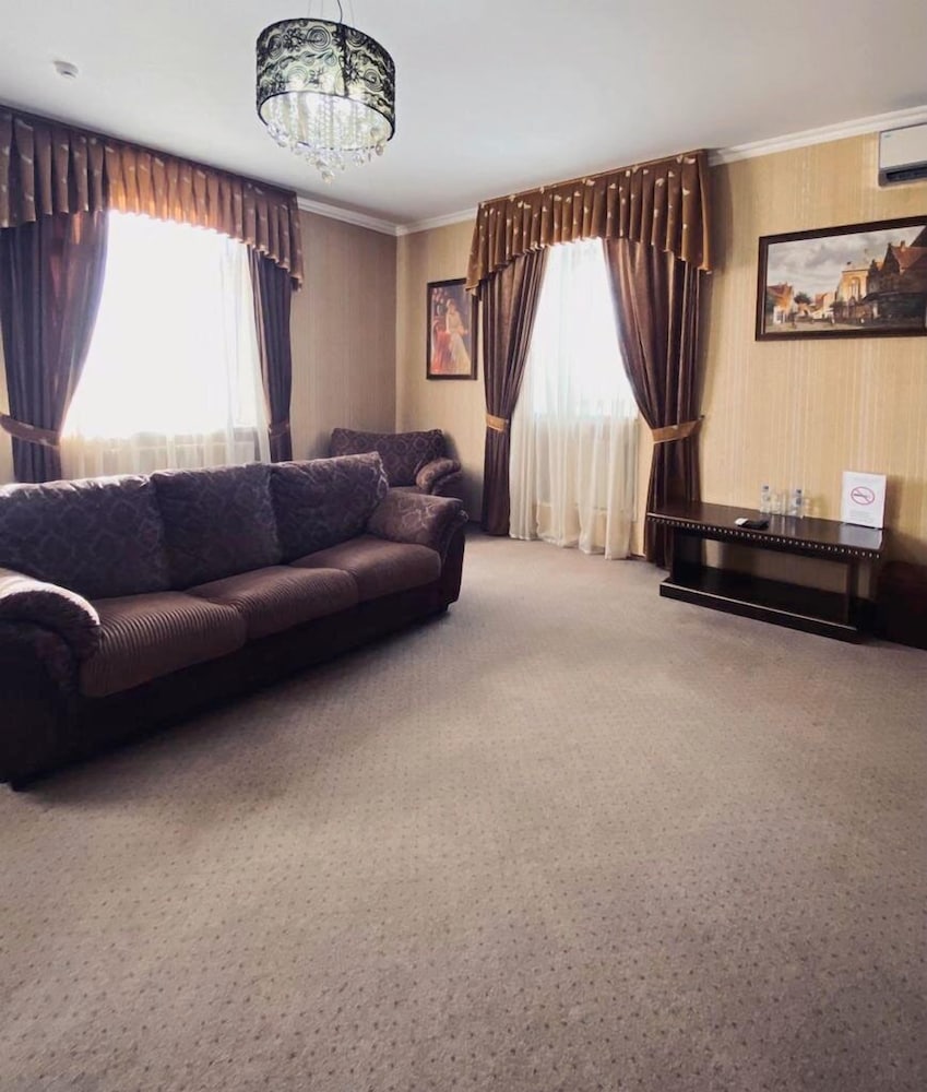 Suite, 1 King Bed photo 2