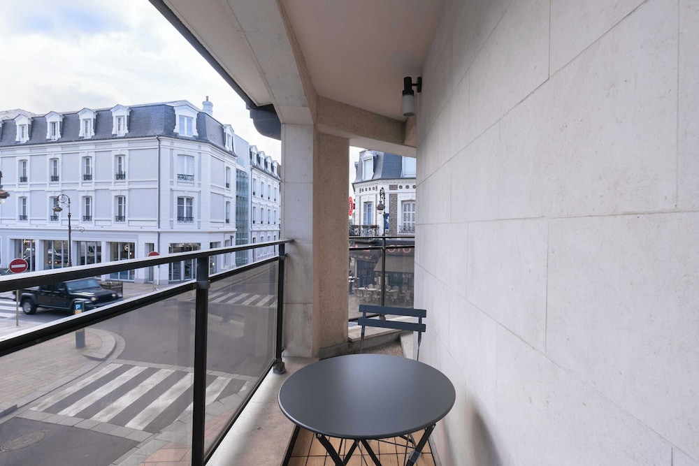 Apartment photo 2
