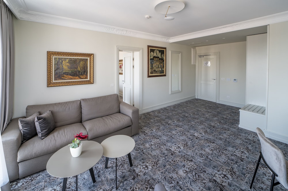 Luxury Apartment photo 2