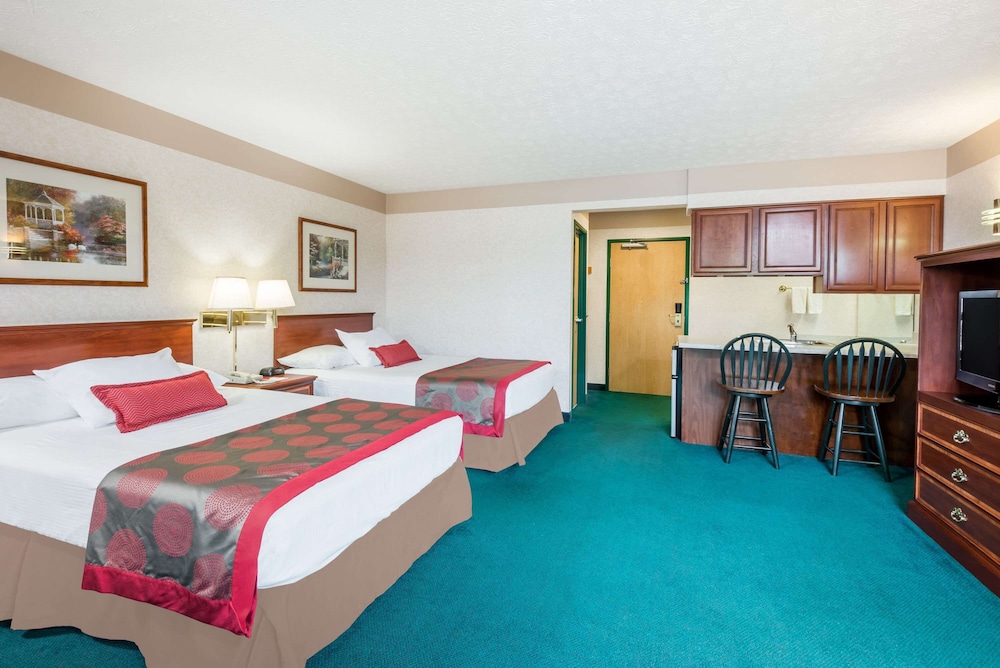 Suite, 2 Double Beds - Photo 1