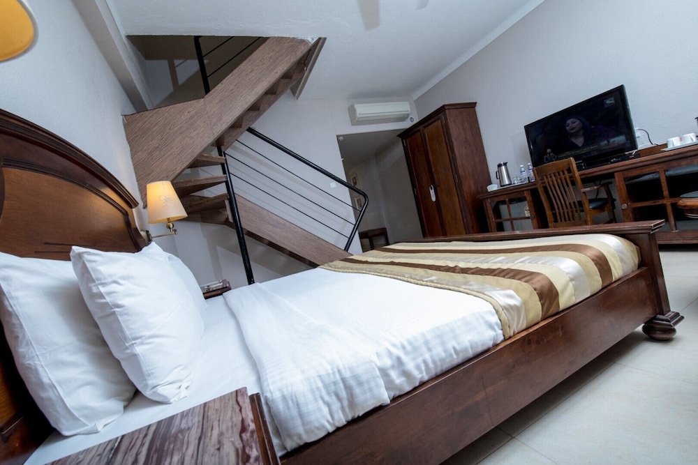 Duplex - Photo 11