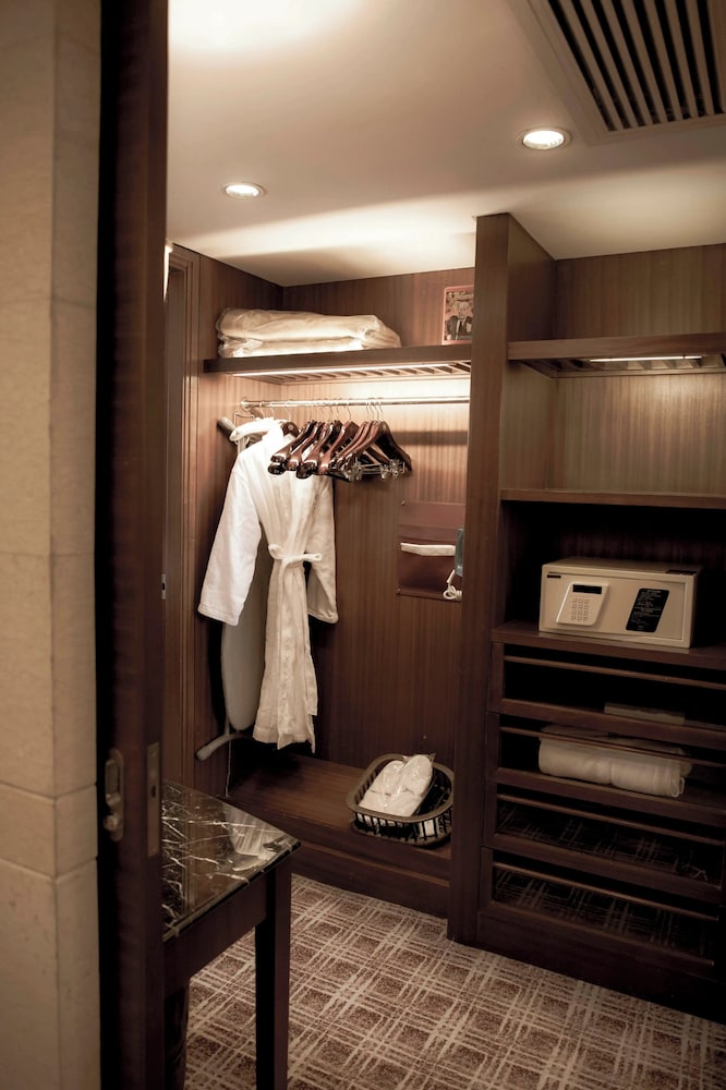 Junior Suite, 1 Bedroom - Photo 2