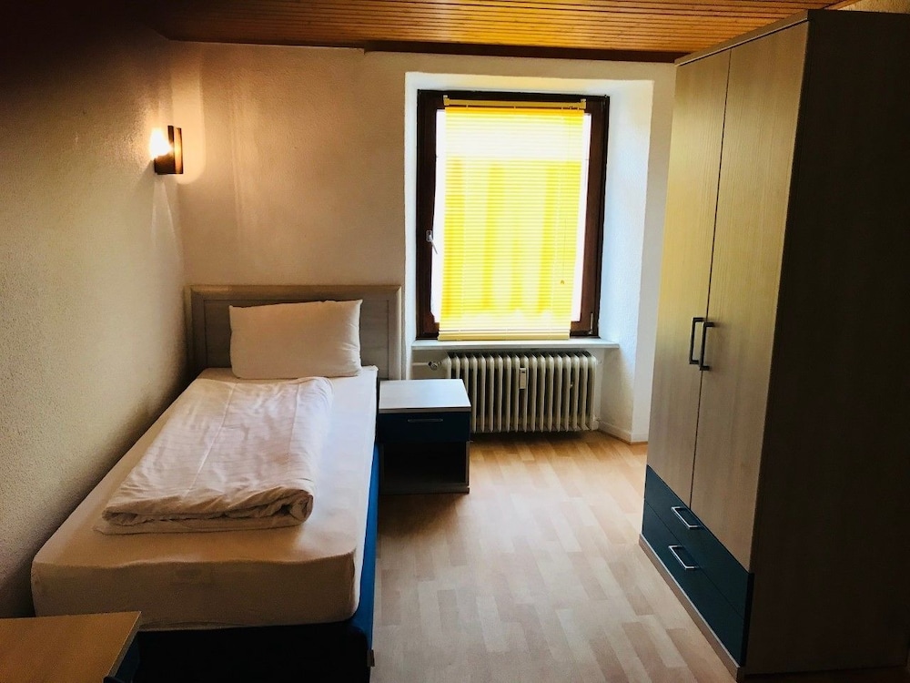 Single Room, Shared Bathroom photo 2