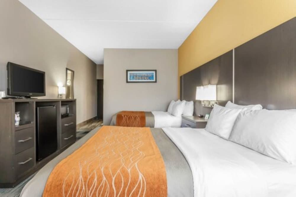 Standard Room, 2 Queen Beds, Non Smoking - Photo 5
