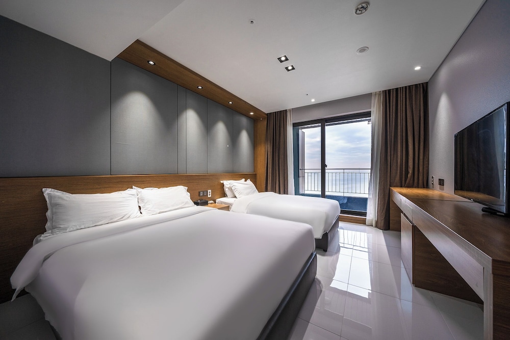 Superior Double or Twin Room, Multiple Beds, Ocean View