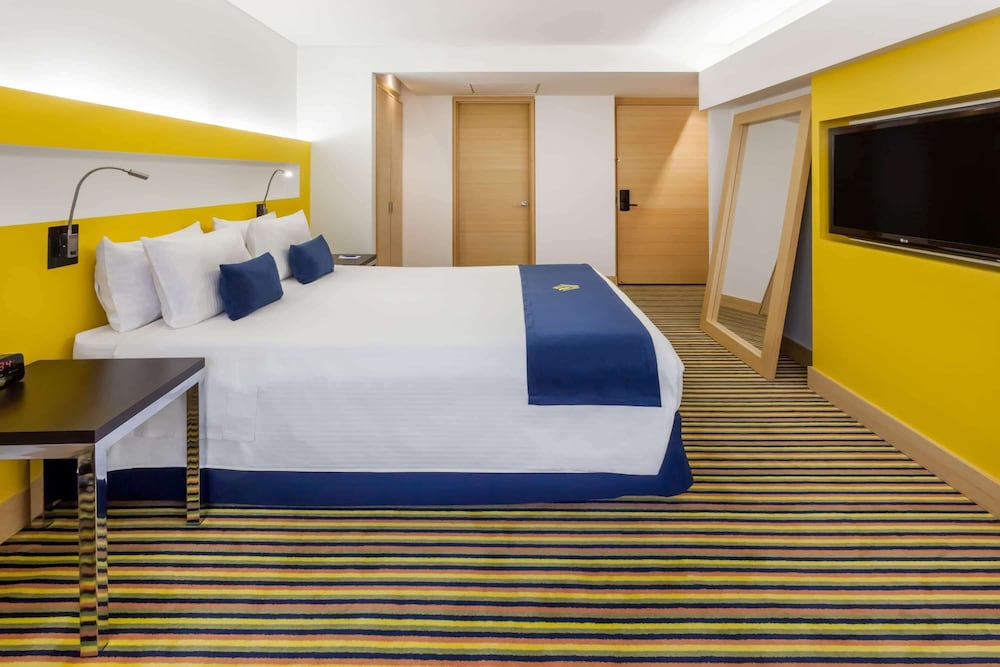 Standard Room, 1 Queen Bed photo 1