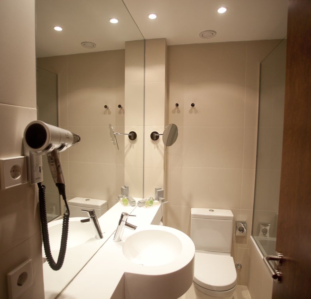 Standard Double Room, 2 Twin Beds - Photo 4