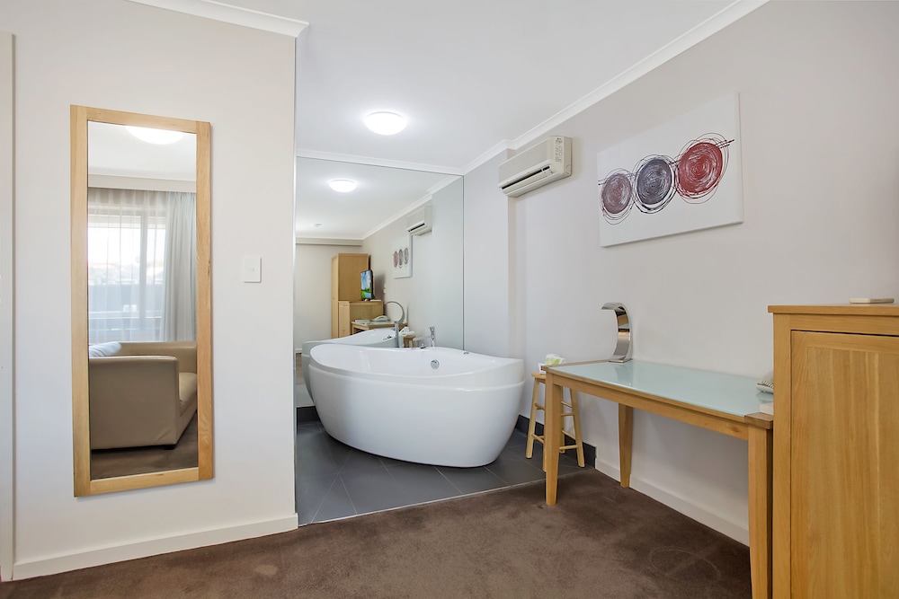 King Room with Spa photo 2