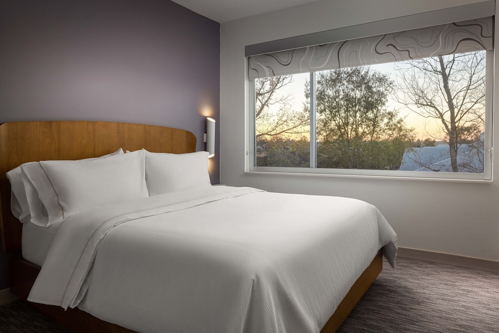 Suite, 1 Bedroom - Photo 2