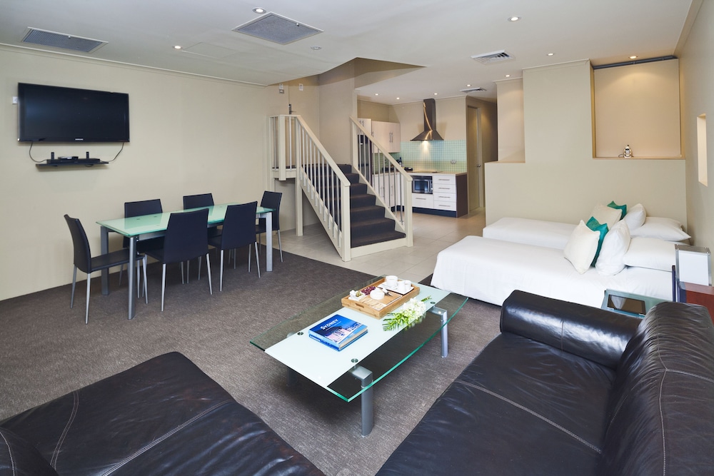 Standard Apartment, Multiple Beds, Non Smoking, Kitchen thumbnail 6