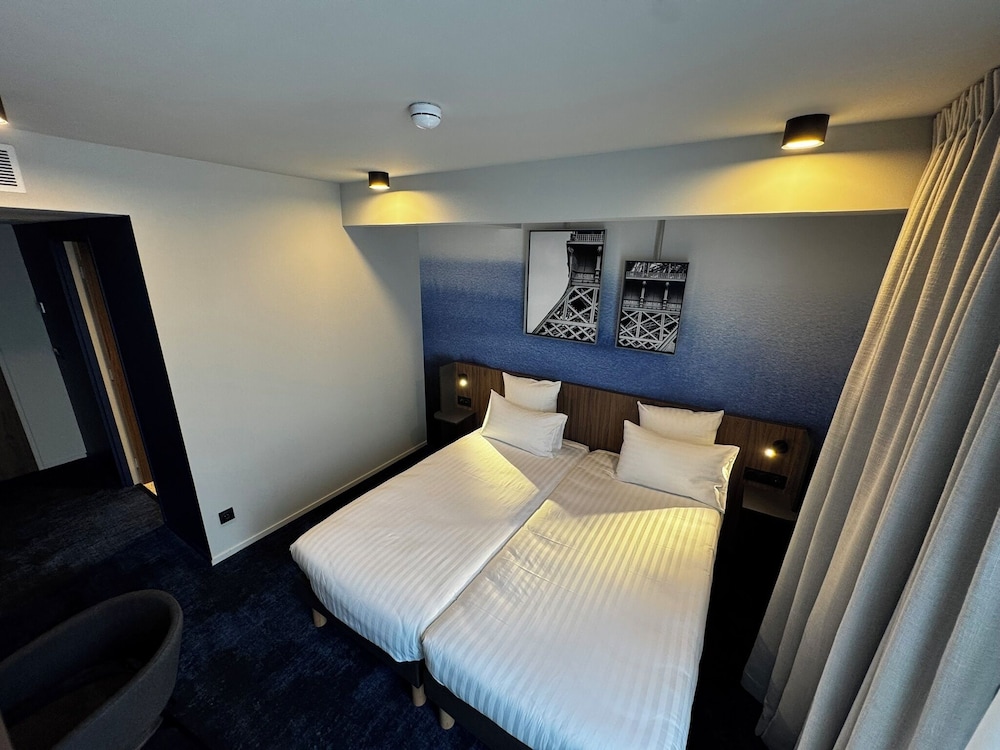 Standard Twin Room - Photo 1