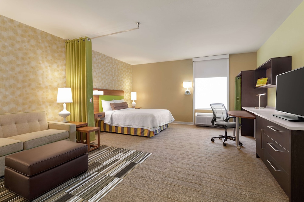 Studio, 1 Queen Bed, Accessible, Bathtub photo 1