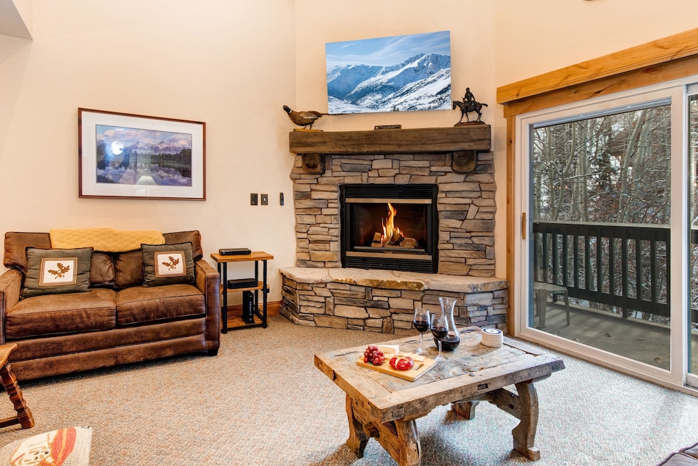 Condo, 2 Bedrooms