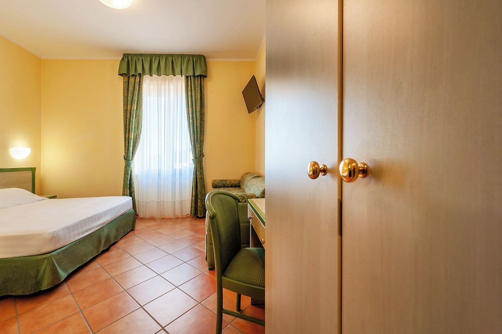 Classic Room, Multiple Beds photo 2