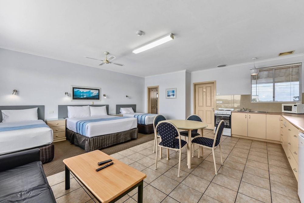 Room, Multiple Beds, Non Smoking (Efficiency)
