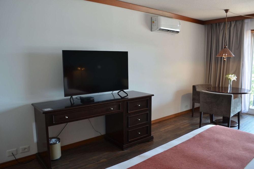 Room, 1 King Bed, Non Smoking, River View photo 2
