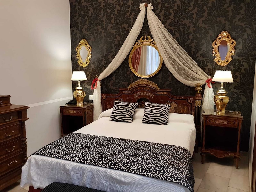 Double Room - Photo 10
