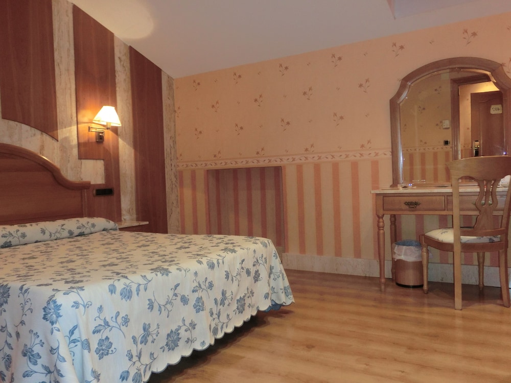 Double Room (With Extra Bed)