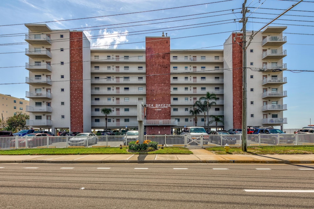 Condo, Multiple Beds (Sea Breeze 401) photo 2