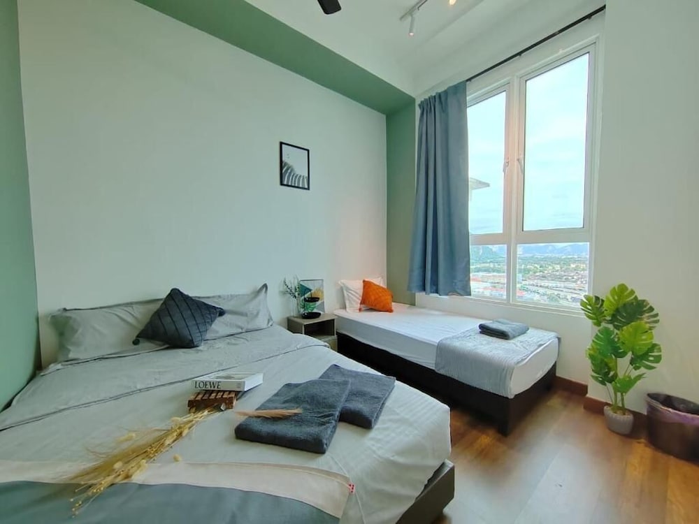 Deluxe Apartment, 4 Bedrooms, Balcony, Pool View