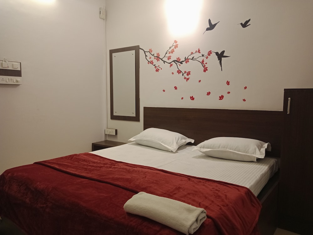 Standard Room, 1 King Bed, Private Bathroom photo 1