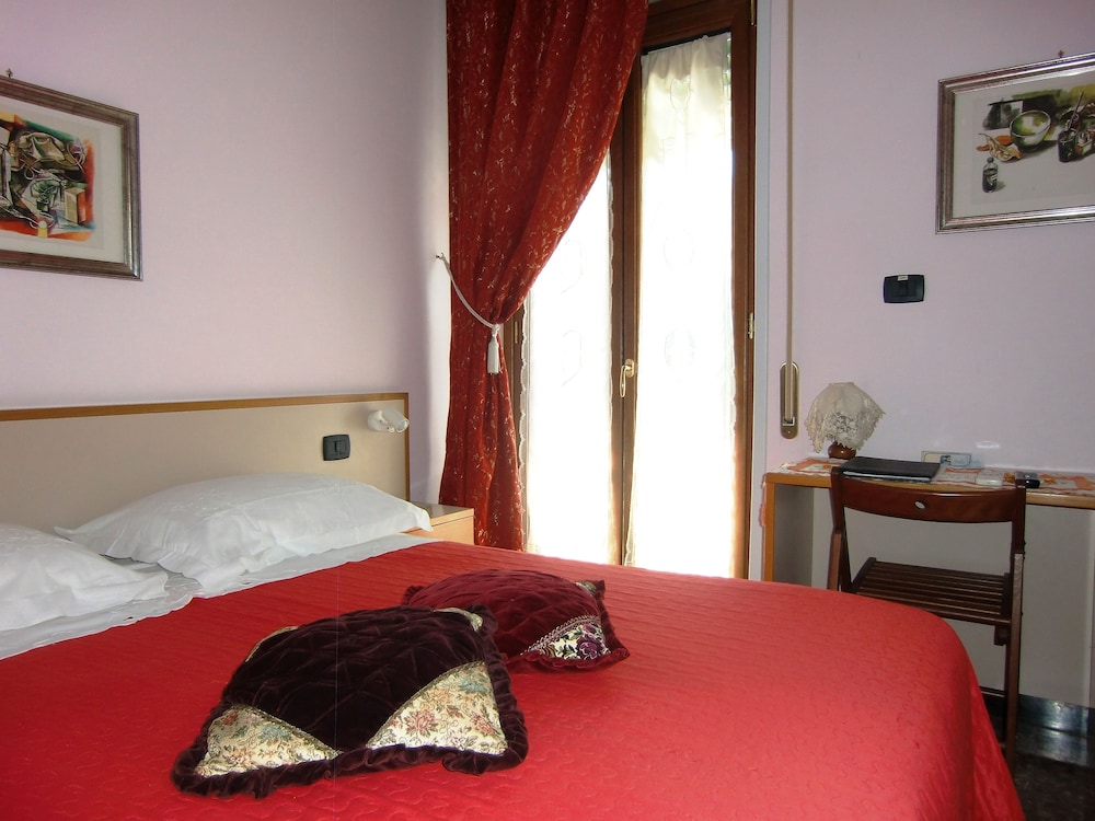 Double Room, Balcony, Garden View photo 3