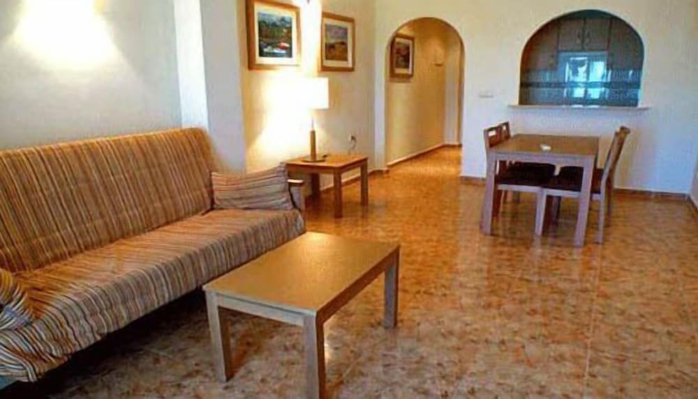 Family Room - Photo 3