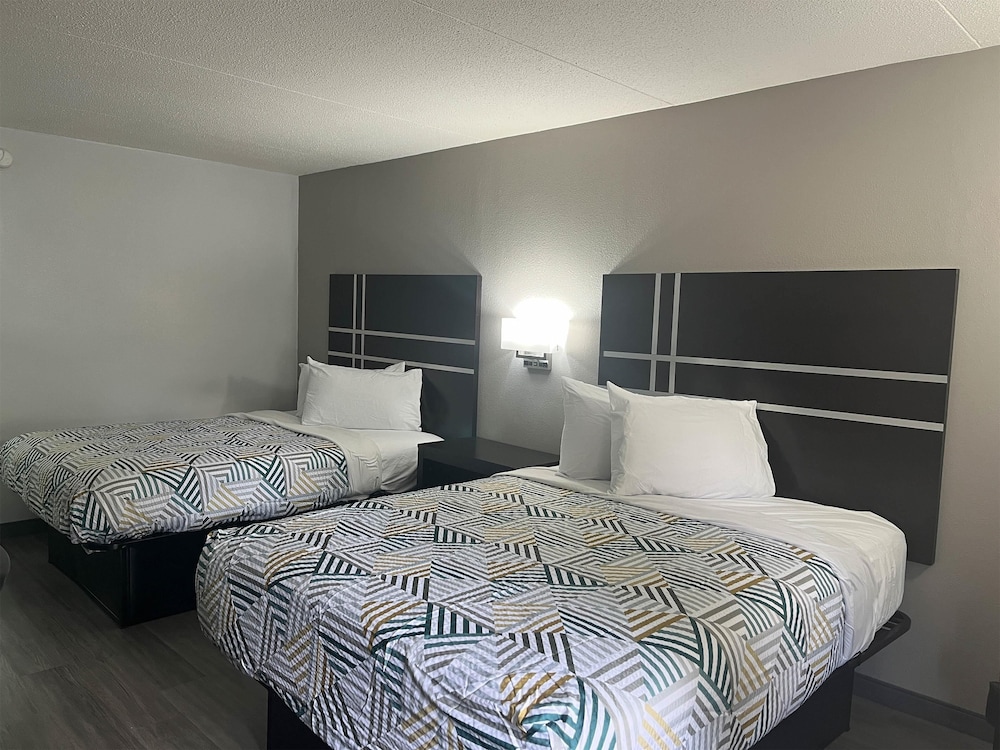 Deluxe Room, 2 Queen Beds, Non Smoking, Refrigerator & Microwave - Photo 1