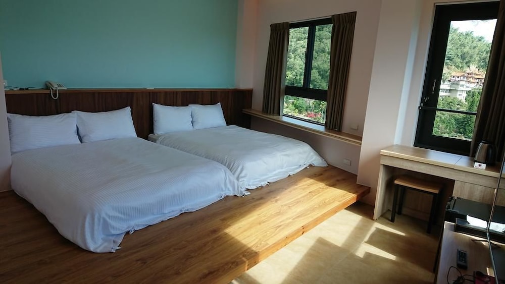 Superior Quadruple Room, 2 Double Beds, Lake View photo 1