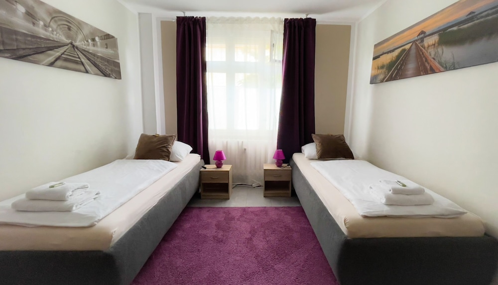 Superior Twin Room, Shared Bathroom - Photo 1