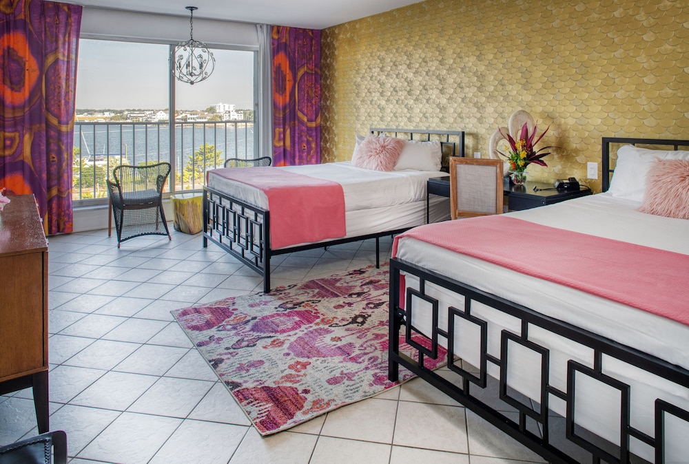 Standard Room, 2 Queen Beds - Photo 1