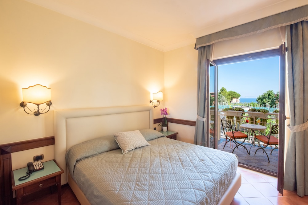 Classic Double or Twin Room, Balcony, Pool View